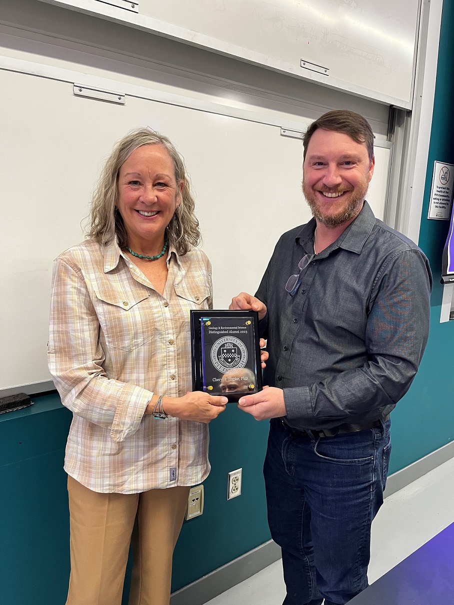 Dr. Hapke receiving her distinguished alumni award